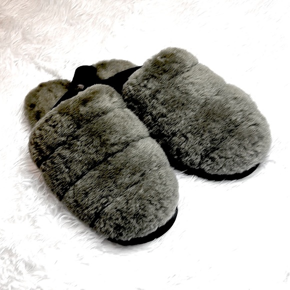 Nwot Ugg Charcoal Grey Super Fluff Platform Slipper! Size 8 mint new condition! - Picture 8 of 8